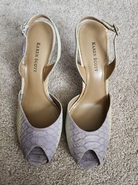 Karen Scott Lavender/Gray Leather Peep-Toe Slingback Heels